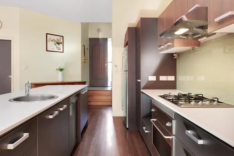 2/1 Sovereign Street, Indooroopilly QLD 4068
