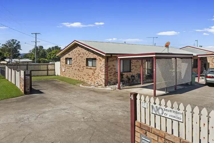 1/4 Leonard Street, Southside QLD 4570