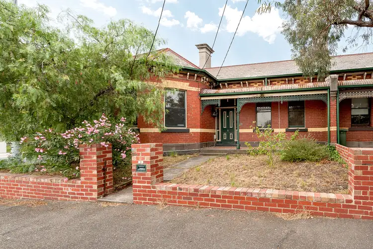8 Dollman Street