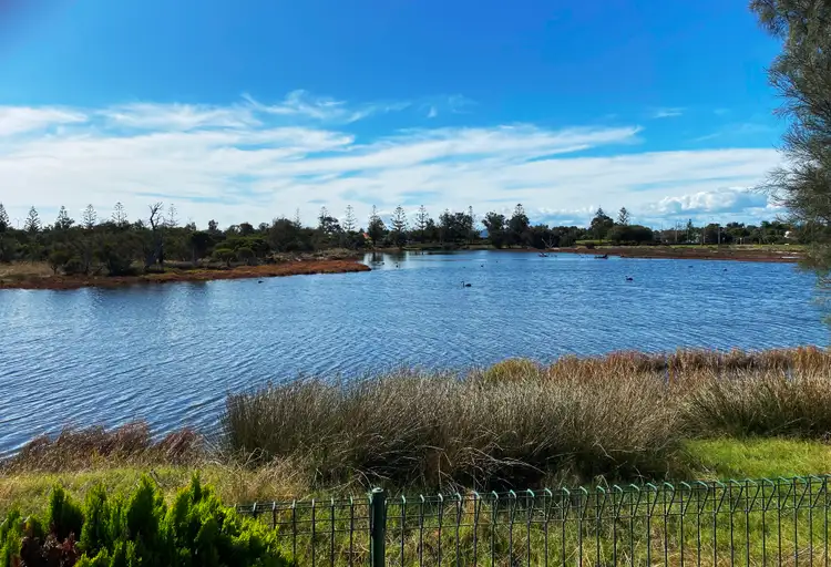 35 Pickworth Retreat, Pelican Point WA 6230