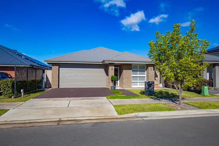 8 Milpera Street, Jordan Springs NSW 2747