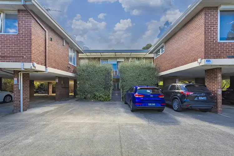 11 Chifley Drive