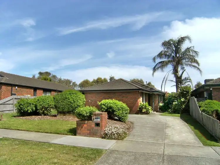 15 Scarborough Avenue, Cranbourne West VIC 3977
