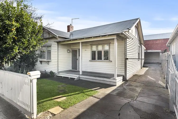 8 Robbs Road, West Footscray VIC 3012