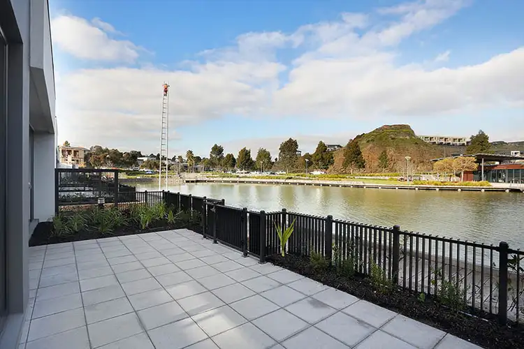 7 Boardwalk Place