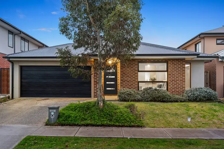 32 Lucinda Lane, Cranbourne North VIC 3977