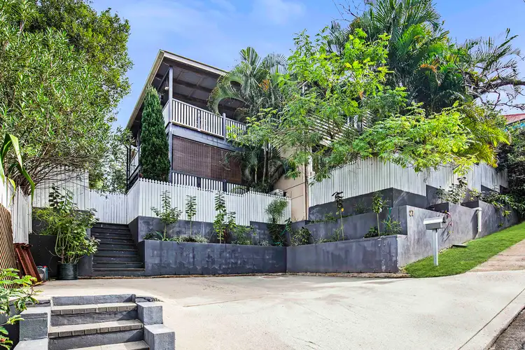 27 Kaye Street, Bardon QLD 4065