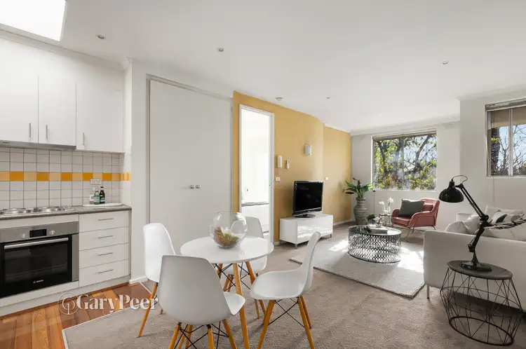 Main view of Homely apartment listing, 8/2 Carnarvon Road, Caulfield North VIC 3161