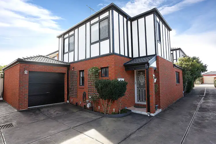 2/17 Camperdown Avenue, Sunshine North VIC 3020