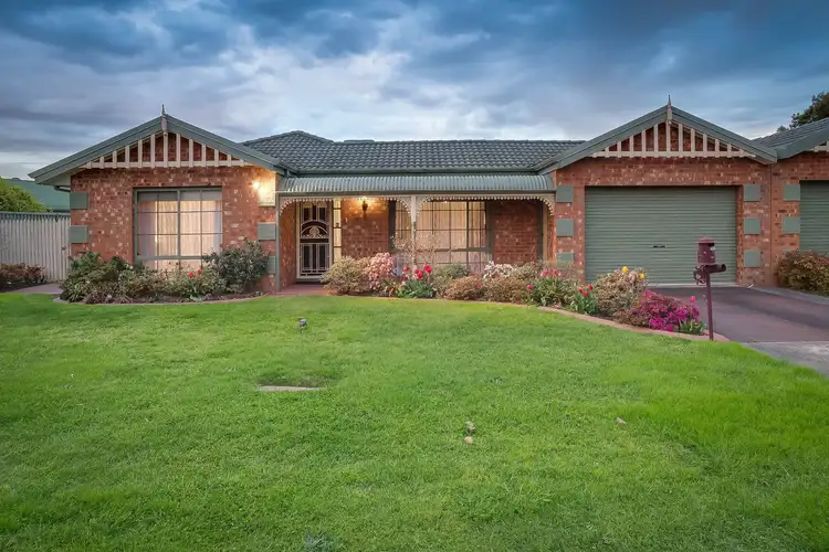 6A Hyde Park Walk, Mooroolbark VIC 3138