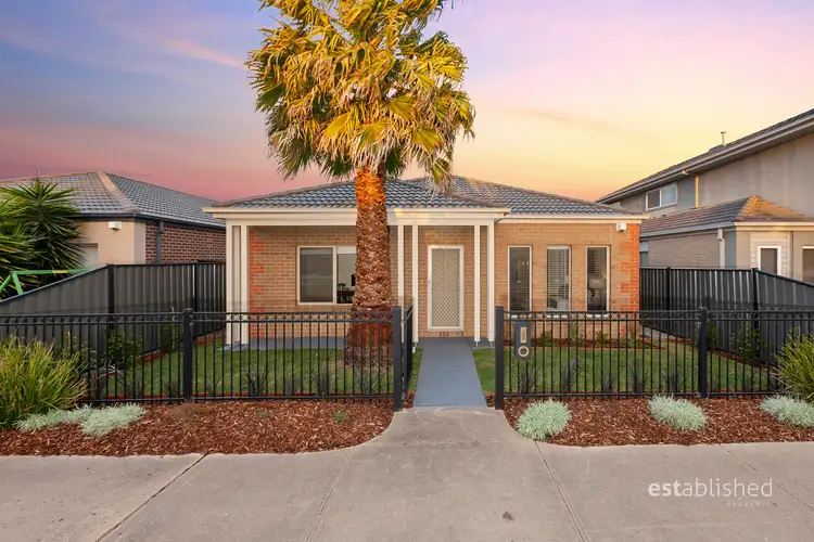 14 McCulloch Walk, Point Cook VIC 3030