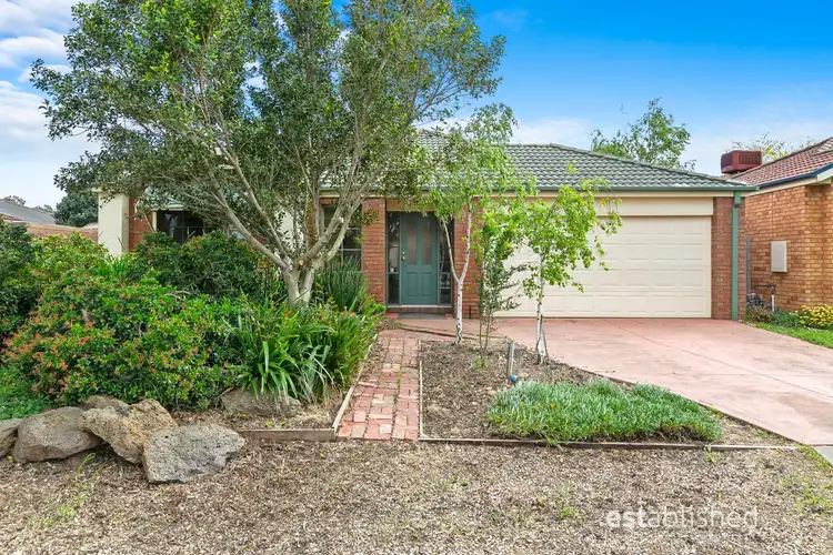 18 Lewiston Drive, Point Cook VIC 3030