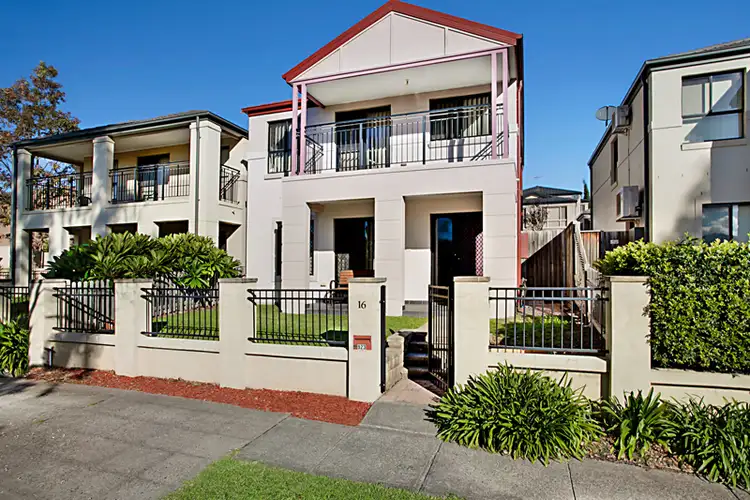 16 Wingate Avenue, West Hoxton NSW 2171