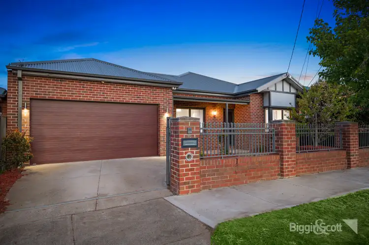 10 Desmond Street, Maidstone VIC 3012
