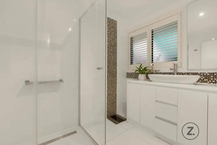 Fifth view of Homely house listing, 8 Lochalsh Court, Endeavour Hills VIC 3802