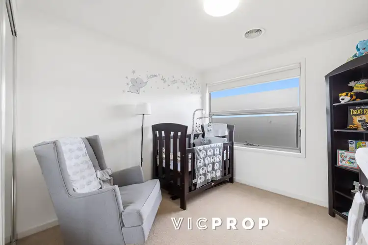 Sixth view of Homely house listing, 1 Richmond Circuit, Mulgrave VIC 3170