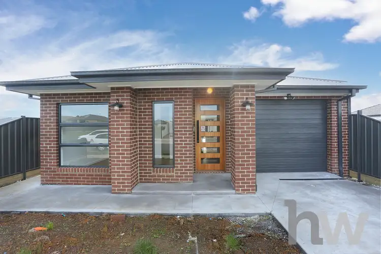 10 Devenish Way, St Leonards VIC 3223