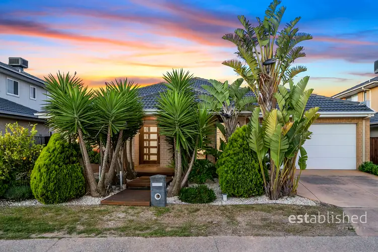 19 Sundowner Place, Sanctuary Lakes VIC 3030