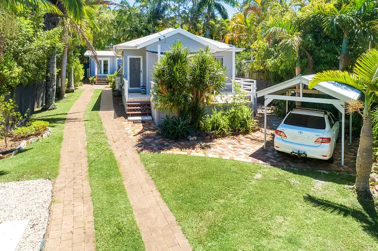 20 Pines Avenue, Cooroibah QLD 4565