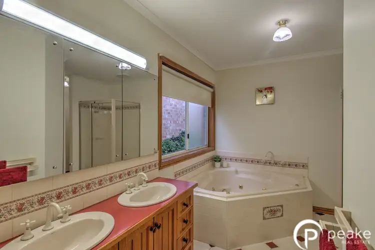 Sixth view of Homely house listing, 8 Chiltern Court, Berwick VIC 3806