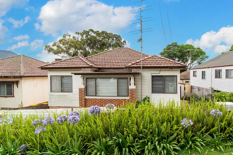 18 Urunga Parade, Wollongong NSW 2500