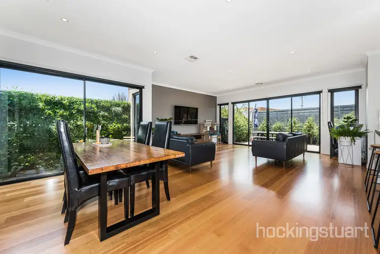 2/17 Marigold Avenue, Altona North VIC 3025