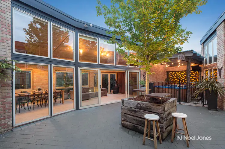 6 Lisa Close, Wantirna South VIC 3152