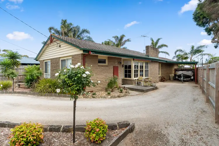 27 Selsey Street, Seaford VIC 3198