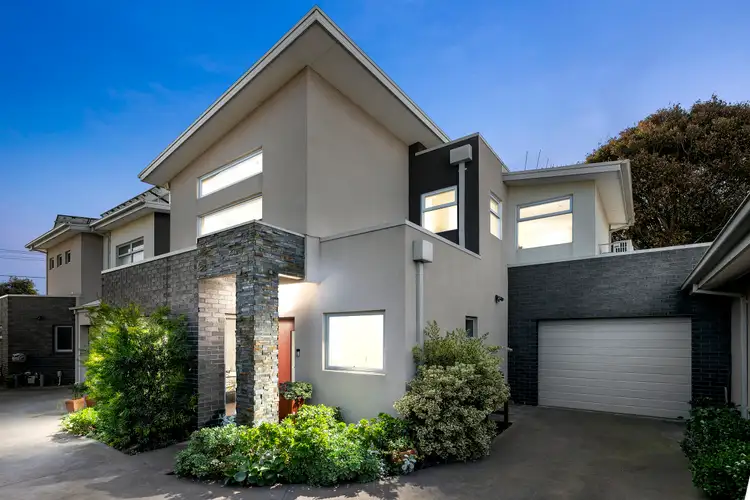 2/4 Grieve Parade, Altona VIC 3018