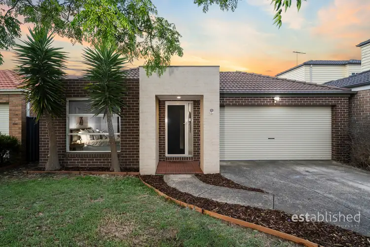 8 Tenerrife Crescent, Point Cook VIC 3030