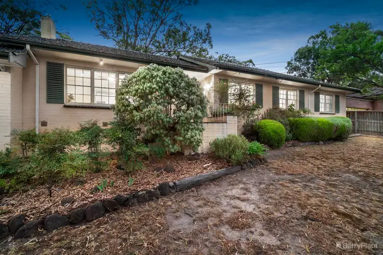 25 Meadow Crescent, Montmorency VIC 3094