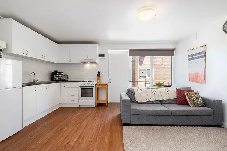 Second view of Homely apartment listing, 6/9 Henry Street, Hawthorn VIC 3122