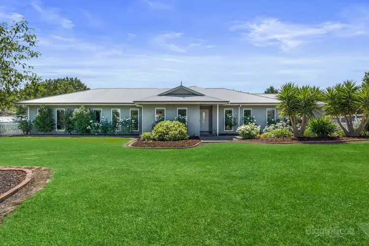 36 Pinehill Drive, Pakenham VIC 3810