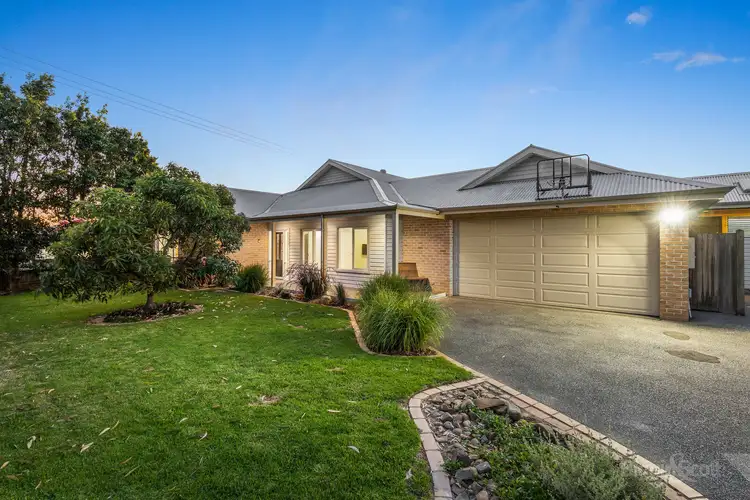10 McAuley Avenue, Pakenham VIC 3810