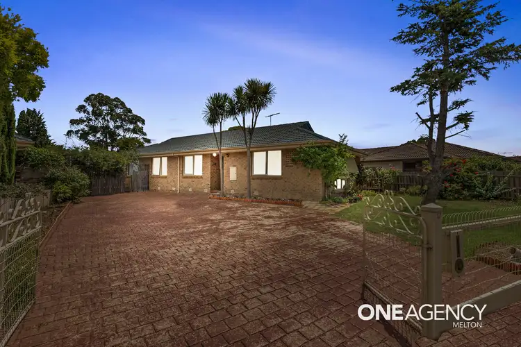 17 Argyll Circuit, Melton West VIC 3337