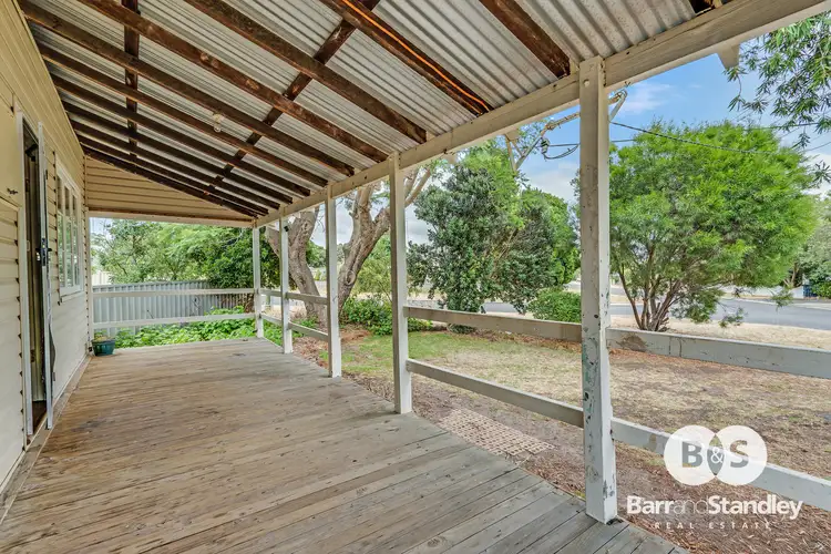 8 Sutton Street, Waroona WA 6215
