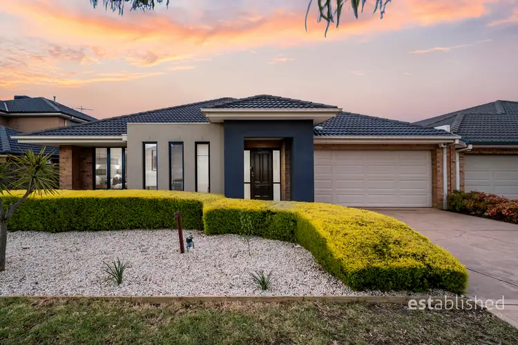 41 Middle Park Drive, Sanctuary Lakes VIC 3030