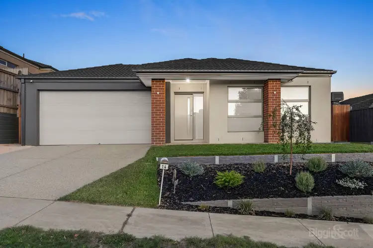 14 Greenbank Drive, Pakenham VIC 3810