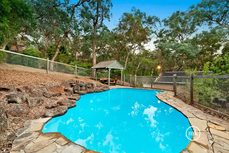 19 Banks Road, Eltham North VIC 3095