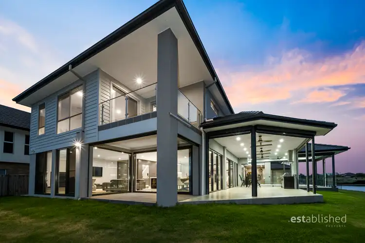 4 Watersedge Cove, Sanctuary Lakes VIC 3030