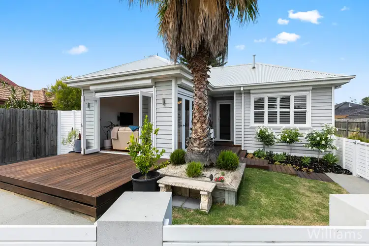 1/2 Bracken Grove, Altona VIC 3018