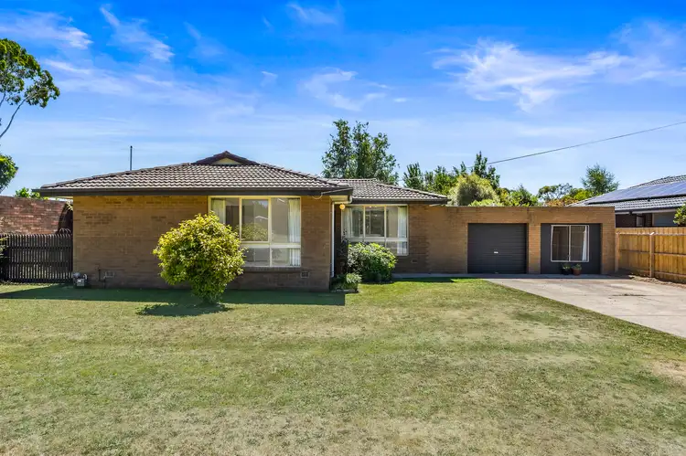 9 Savages Lane, Woodend VIC 3442