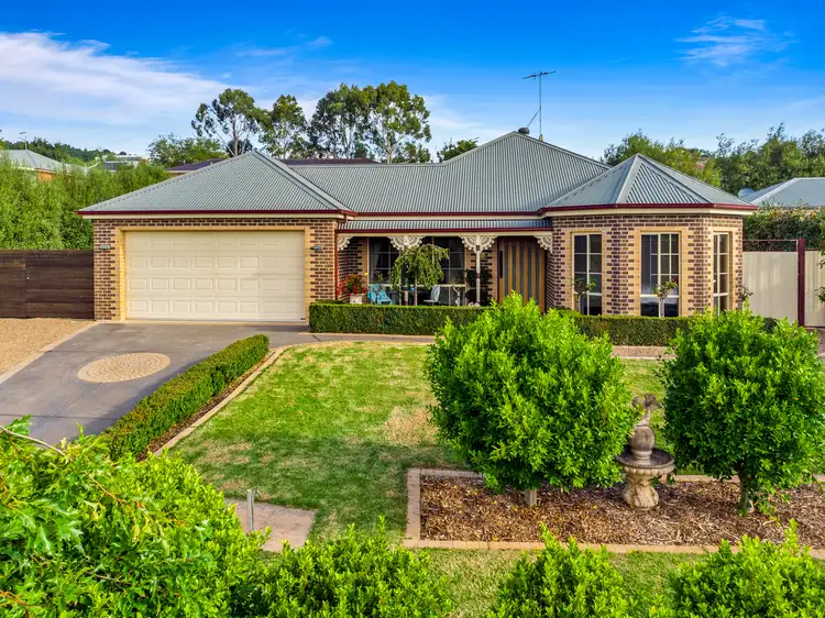 4 Kurung Court West, Gisborne VIC 3437