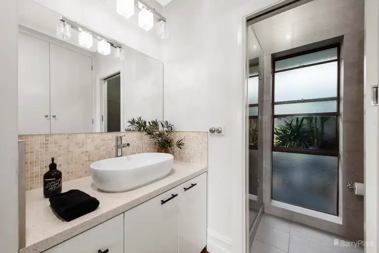 Sixth view of Homely house listing, 2 Kerry Close, Viewbank VIC 3084