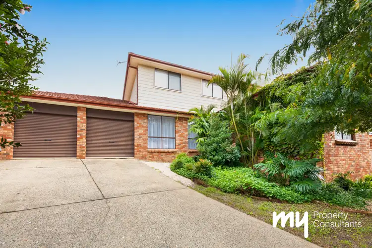 8 Albany Place, Kearns NSW 2558