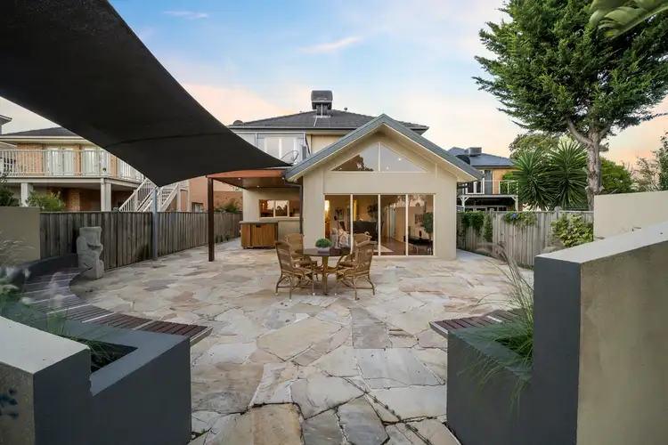 3 Tournament Drive, Sanctuary Lakes VIC 3030