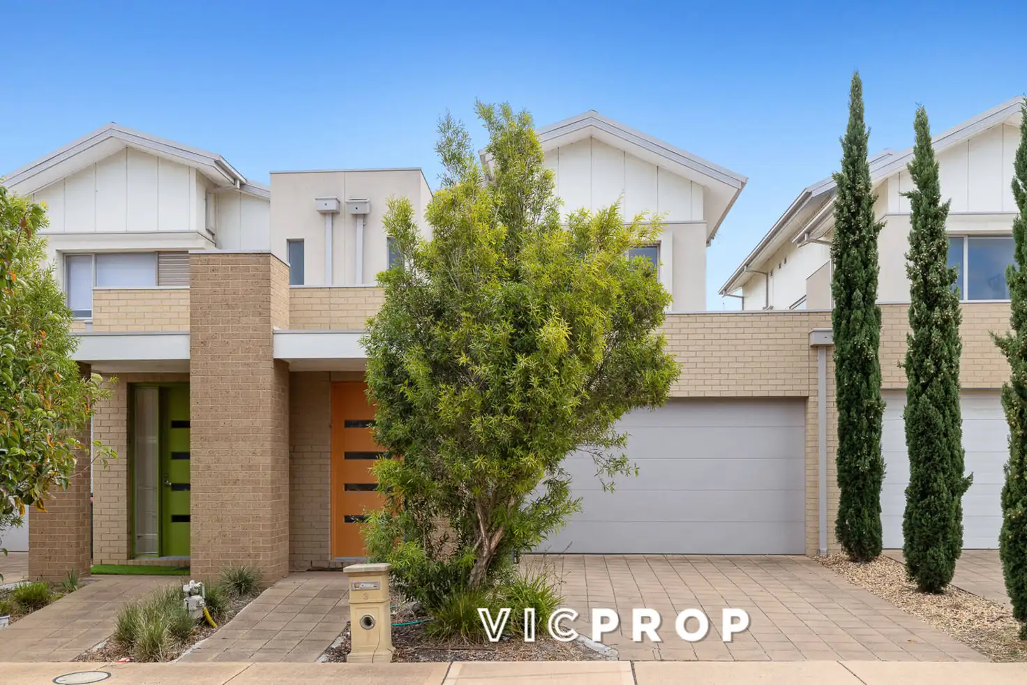 Main view of Homely townhouse listing, 3 Broadbeach Circuit, Sanctuary Lakes VIC 3030