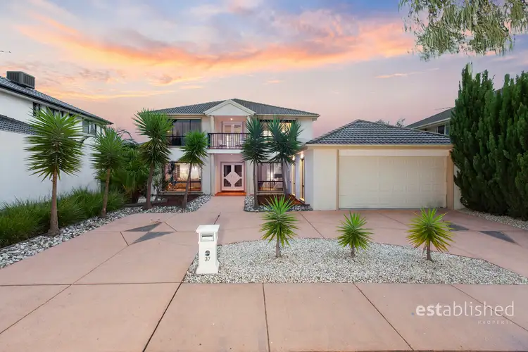 37 Sandy Point Road, Sanctuary Lakes VIC 3030