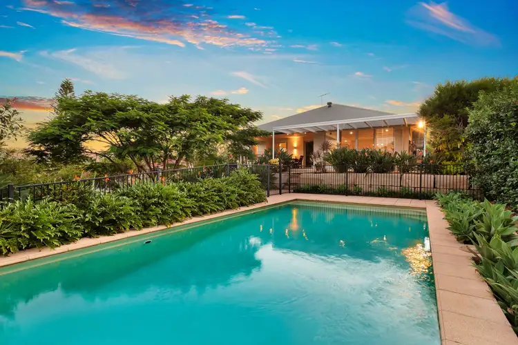 33 Mukurta Street, Chapel Hill QLD 4069