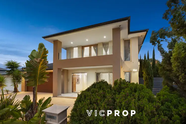 54 Monterey Bay Drive, Sanctuary Lakes VIC 3030